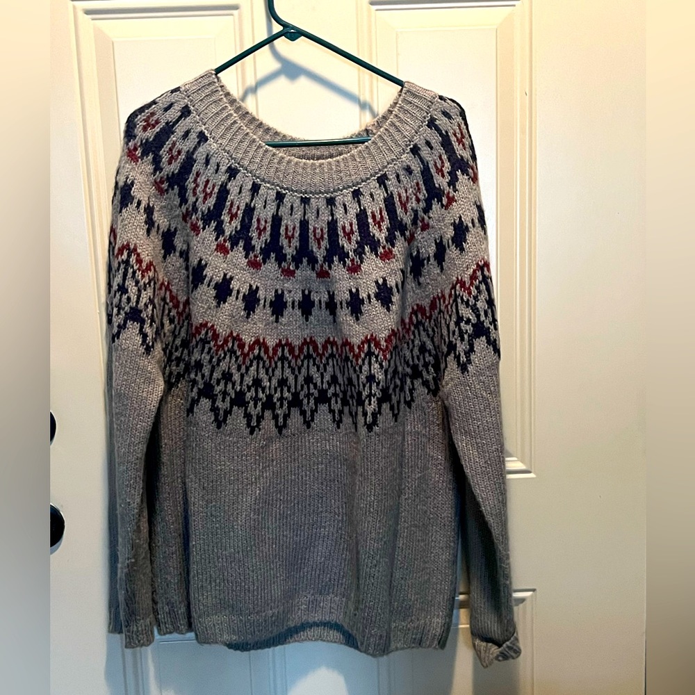 Lightly worn and very soft sweater. Warm but not to heavy